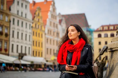 Study in Wrocław | WSB Merito Wrocław University: Students outdoor in Wrocław