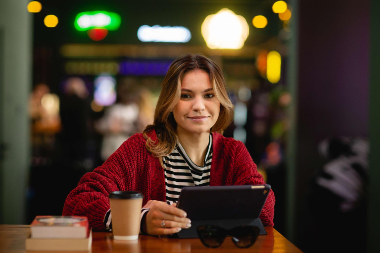 Digital university | WSB Merito Wrocław University: studentka - nauka zdalna