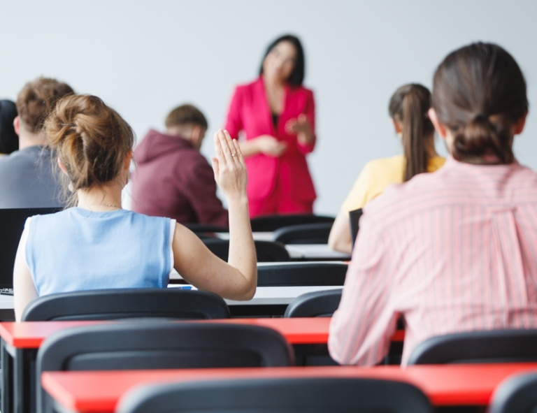Software Development, studia I stopnia, licencjackie i inżynierskie: studenci na zajęciach w sali wykładowej