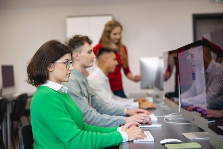 Language courses for foreigners | WSB Merito Wrocław University: Students in a computer lab