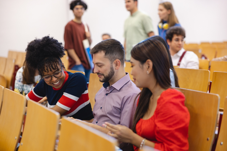 MeritoGO – Frequently Asked Questions (FAQ) | WSB Merito Wrocław University: A group of students in a lecture hall