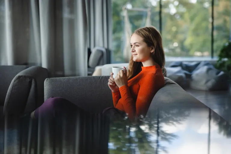 Public Health | WSB Merito Wrocław University: studentka pijąca kawę