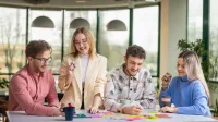 Smart Governance - Nowoczesna Administracja i Cyfrowe Społeczeństwo | Studia I stopnia w Gdańsku | Uniwersytet WSB Merito w Gdańsku: Studenci pracują nad projektem