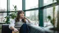Home design | Studia I stopnia w Gdańsku | Uniwersytet WSB Merito w Gdańsku: Studentka w jasnej i zielonej przestrzeni