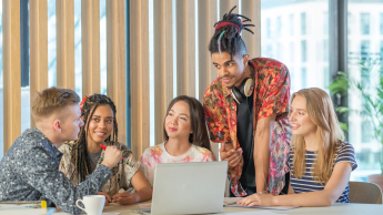 Filologia | Uniwersytet WSB Merito w Gdańsku: Fotografia studentów z filologii 