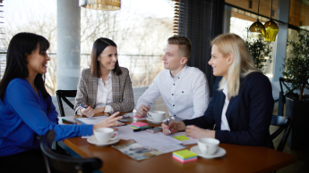 Pentester - specjalista ds. cyberbezpieczeństwa | Studia podyplomowe w Gdańsku | Uniwersytet WSB Merito w Gdańsku: SP uczestnicy praca zespołowa 