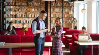 UX Design - projektowanie i rozwijanie produktów cyfrowych wspomagane AI | Studia podyplomowe w Gdańsku | Uniwersytet WSB Merito w Gdańsku: SP uczestnicy rozmowa uczelnia