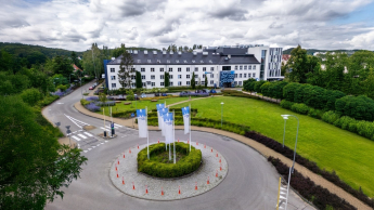 Wycena nieruchomości | Studia podyplomowe w Gdańsku | Uniwersytet WSB Merito w Gdańsku: Zdjęcie panoramiczne budynku Uniwersytetu WSB Merito w Gdańsku