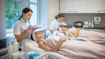 Wizaż i kreowanie wizerunku | Studia II stopnia ze studiami podyplomowymi  | Uniwersytet WSB Merito w Gdańsku: Laboratorium kosmetologiczne 