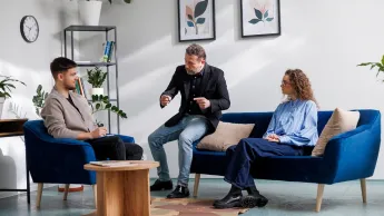 Psychotraumatologia specjalistyczna z elementami psychoterapii | Studia podyplomowe w Gdańsku | Uniwersytet WSB Merito w Gdańsku: Studenci w przestrzeni gabinetu 