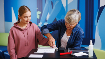 Psychokryminologia | Studia I stopnia w Gdańsku | Uniwersytet WSB Merito w Gdańsku: Ćwiczenie z pobierania odcisku palca