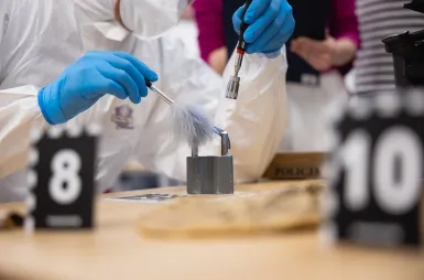 Nowoczesne pracownie i laboratoria | Uniwersytet WSB Merito w Gdańsku: Zdjęcie z warsztatów z kryminalistyki