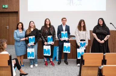 III Olimpiada Biznesu dla szkół średnich | Uniwersytet WSB Merito w Gdańsku: Zdjęcie laureatów III Olimpiady Biznesu