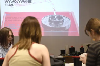 Pierwsze kroki w fotografii analogowej – relacja z warsztatów | Aktualności | Uniwersytet WSB Merito w Gdańsku: Warsztaty z fotografii analogowej