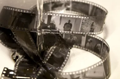 Pierwsze kroki w fotografii analogowej – relacja z warsztatów | Aktualności | Uniwersytet WSB Merito w Gdańsku: Warsztaty z fotografii analogowej