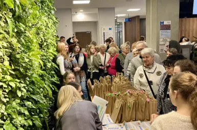 Mikołajkowe spotkanie seniorów i studentów na naszym uniwersytecie | Aktualności | Uniwersytet WSB Merito w Gdańsku: mikołajki dla seniorów