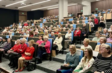 Mikołajkowe spotkanie seniorów i studentów na naszym uniwersytecie | Aktualności | Uniwersytet WSB Merito w Gdańsku: mikołajki dla seniorów