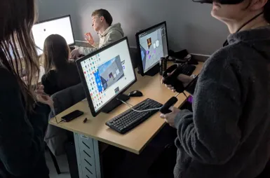 Projektowanie wirtualnych przestrzeni – warsztaty dla studentów multimedia i grafika komputerowa | Aktualności | Uniwersytet WSB Merito w Gdańsku: Warsztaty z projektowania przestrzeni VR