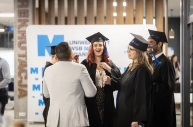 Uroczystość wręczenia dyplomów absolwentom 2025 za nami! | Aktualności | Uniwersytet WSB Merito w Gdańsku: zdj