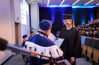 Uroczystość wręczenia dyplomów absolwentom 2025 za nami! | Aktualności | Uniwersytet WSB Merito w Gdańsku: zdj