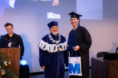 Uroczystość wręczenia dyplomów absolwentom 2025 za nami! | Aktualności | Uniwersytet WSB Merito w Gdańsku: zdjecie