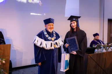 Uroczystość wręczenia dyplomów absolwentom 2025 za nami! | Aktualności | Uniwersytet WSB Merito w Gdańsku: Zdjęcie