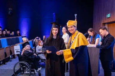 Uroczystość wręczenia dyplomów absolwentom 2025 za nami! | Aktualności | Uniwersytet WSB Merito w Gdańsku: Zdjęcie