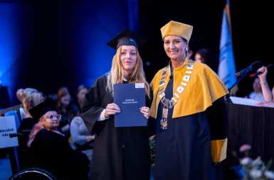 Uroczystość wręczenia dyplomów absolwentom 2025 za nami! | Aktualności | Uniwersytet WSB Merito w Gdańsku: zdj