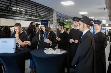 Uroczystość wręczenia dyplomów absolwentom 2025 za nami! | Aktualności | Uniwersytet WSB Merito w Gdańsku: Zdjęcie