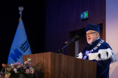 Uroczystość wręczenia dyplomów absolwentom 2025 za nami! | Aktualności | Uniwersytet WSB Merito w Gdańsku: zdj