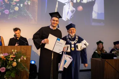 Uroczystość wręczenia dyplomów absolwentom 2025 za nami! | Aktualności | Uniwersytet WSB Merito w Gdańsku: Zdjęcie