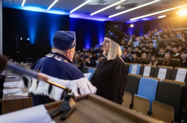 Uroczystość wręczenia dyplomów absolwentom 2025 za nami! | Aktualności | Uniwersytet WSB Merito w Gdańsku: zdj