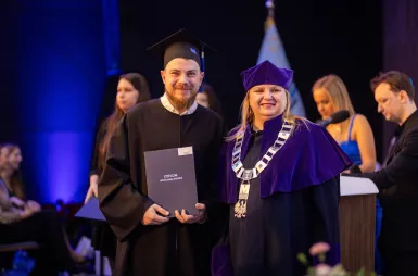 Uroczystość wręczenia dyplomów absolwentom 2025 za nami! | Aktualności | Uniwersytet WSB Merito w Gdańsku: zdj