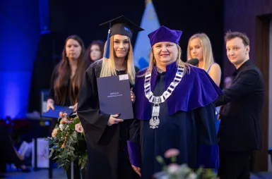 Uroczystość wręczenia dyplomów absolwentom 2025 za nami! | Aktualności | Uniwersytet WSB Merito w Gdańsku: zdj