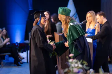 Uroczystość wręczenia dyplomów absolwentom 2025 za nami! | Aktualności | Uniwersytet WSB Merito w Gdańsku: Zdjęcie