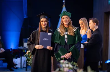 Uroczystość wręczenia dyplomów absolwentom 2025 za nami! | Aktualności | Uniwersytet WSB Merito w Gdańsku: zdj