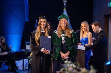 Uroczystość wręczenia dyplomów absolwentom 2025 za nami! | Aktualności | Uniwersytet WSB Merito w Gdańsku: Zdjęcie