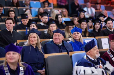 Uroczystość wręczenia dyplomów absolwentom 2025 za nami! | Aktualności | Uniwersytet WSB Merito w Gdańsku: zdj