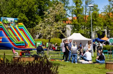 Zdrowie, integracja i wspólna zabawa. Za nami Rodzinny Piknik Zdrowia i Uśmiechu | Aktualności | Uniwersytet WSB Merito w Gdańsku: Piknik Uniwersytetu WSB Merito w Gdańsku