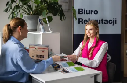 Aktualności | Uniwersytet WSB Merito w Gdańsku: Studentka w biurze rekrutacji