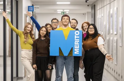 Aktualności | Uniwersytet WSB Merito w Gdańsku: Studenci z logo Merito