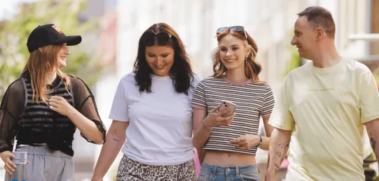 Studia jednolite magisterskie w Gdańsku | Uniwersytet WSB Merito w Gdańsku: Studenci idą miastem