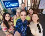 Warsztaty z Agnieszką Michajłow | Nie bój się występów publicznych | Aktualności | Uniwersytet WSB Merito w Gdańsku: Selfie słuchaczy studiów podyplomowych przy neonowym sygnecie Merito