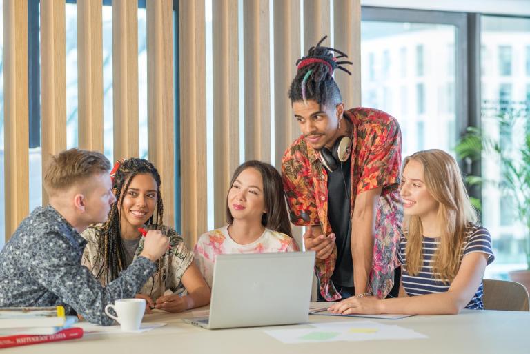 12. edycja konferencji hispanistycznej Expertos Ele | Uniwersytet WSB Merito w Gdańsku: Fotografia studentów z filologii 