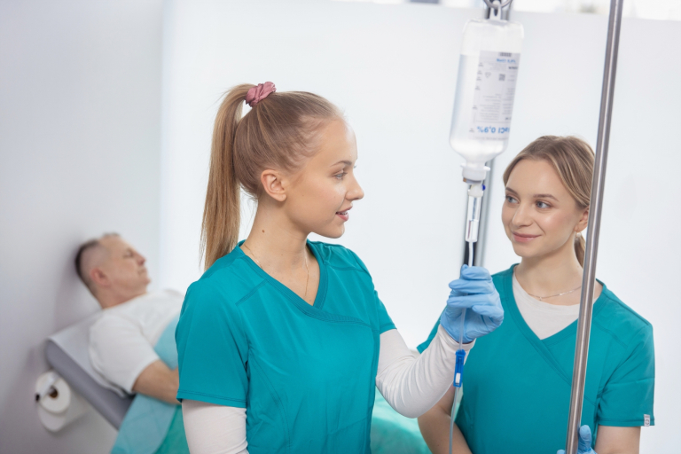 Pielęgniarstwo | Studia I stopnia w Gdańsku | Uniwersytet WSB Merito w Gdańsku: studentki pielegniarstwo