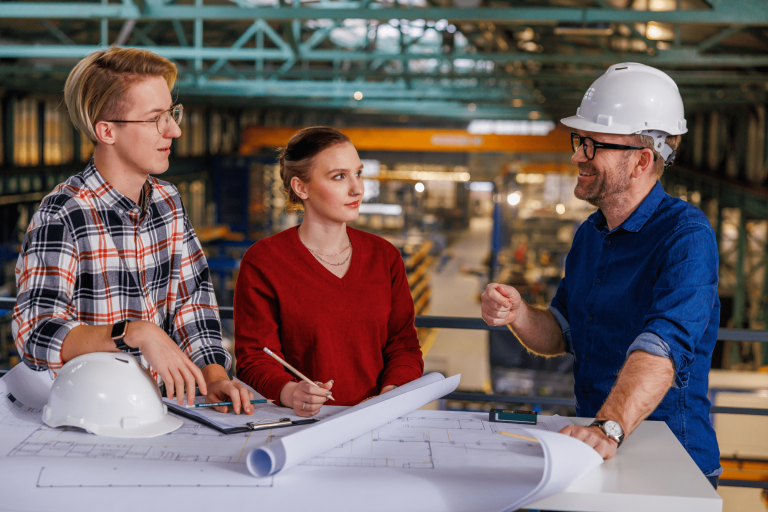 Inżynieria zarządzania energią odnawialną | Studia I stopnia w Gdańsku | Uniwersytet WSB Merito w Gdańsku: Studenci na budowie przy projekcie 