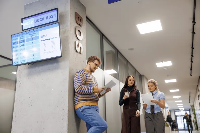 Cyfrowy uniwersytet | Uniwersytet WSB Merito w Gdańsku: Studenci pod Biurem Obsługi Studenta