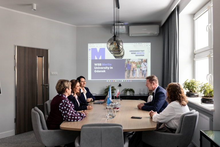 Spotkanie kultur i pomysłów – wizyta Ambasador Gwatemali na naszym uniwersytecie | Aktualności | Uniwersytet WSB Merito w Gdańsku: wizyta Ambasador Gwatemali