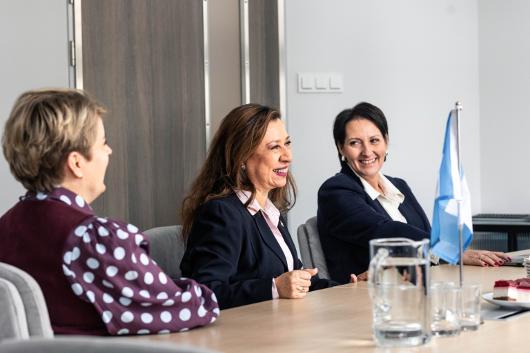 Spotkanie kultur i pomysłów – wizyta Ambasador Gwatemali na naszym uniwersytecie | Aktualności | Uniwersytet WSB Merito w Gdańsku: wizyta Ambasador Gwatemali