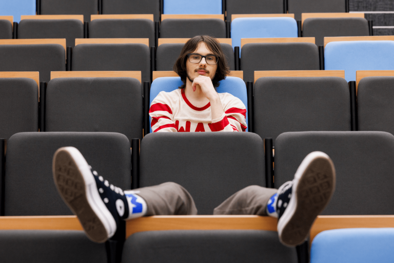 Maturzyści | Uniwersytet WSB Merito w Gdańsku: Student w auli